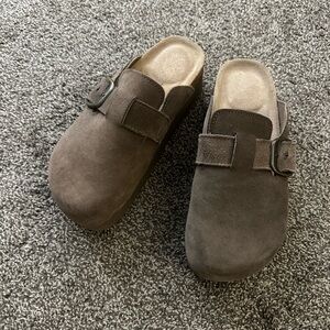 Brown platform Suede Clogs with Buckle